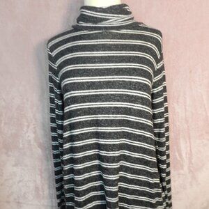 Merona Womens Striped Grey And White Turtle Neck Rayon Sweater Shirt Size Medium